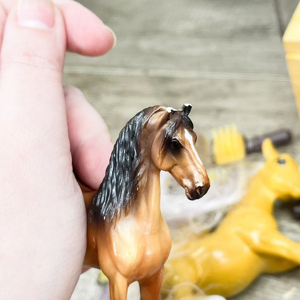 Breyer Reeves Horse Figure Lot with Wooden Tack Box Saddles Brushes Accessories